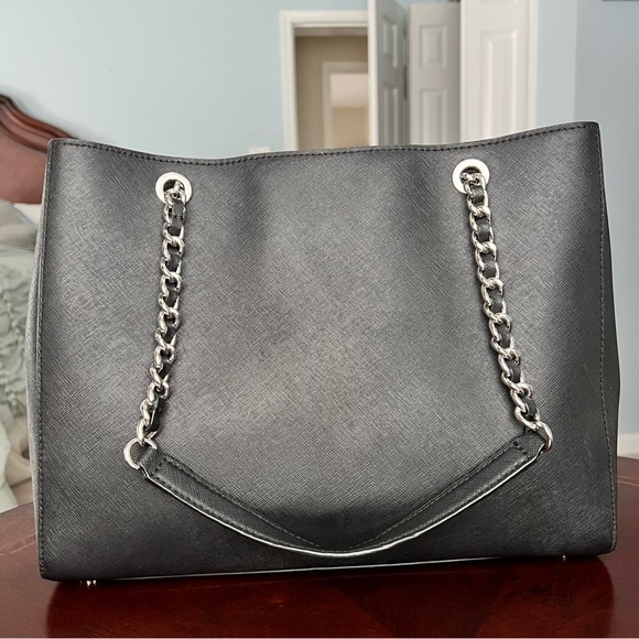 Michael Kors Susannah Large Tote and Jet Set Billfold Wallet, Saffiano Leather - Picture 3 of 8